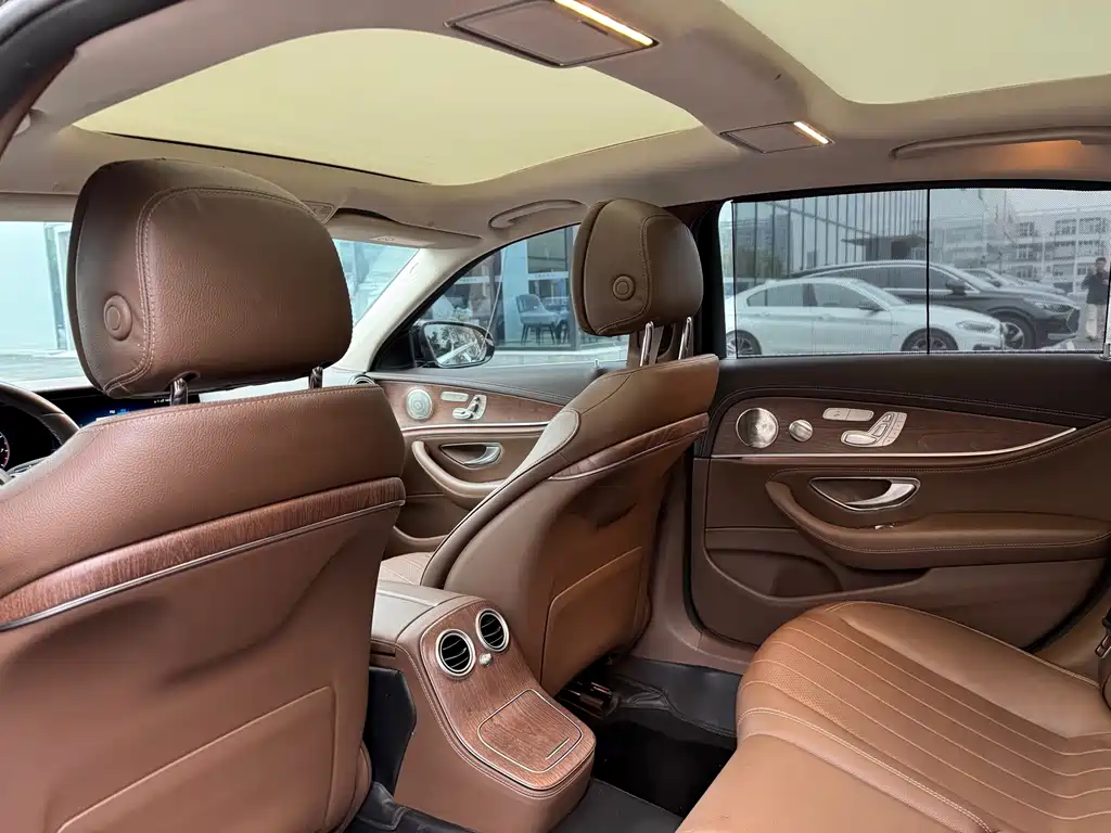Mercedes-Benz E-Class — миниатюра 8