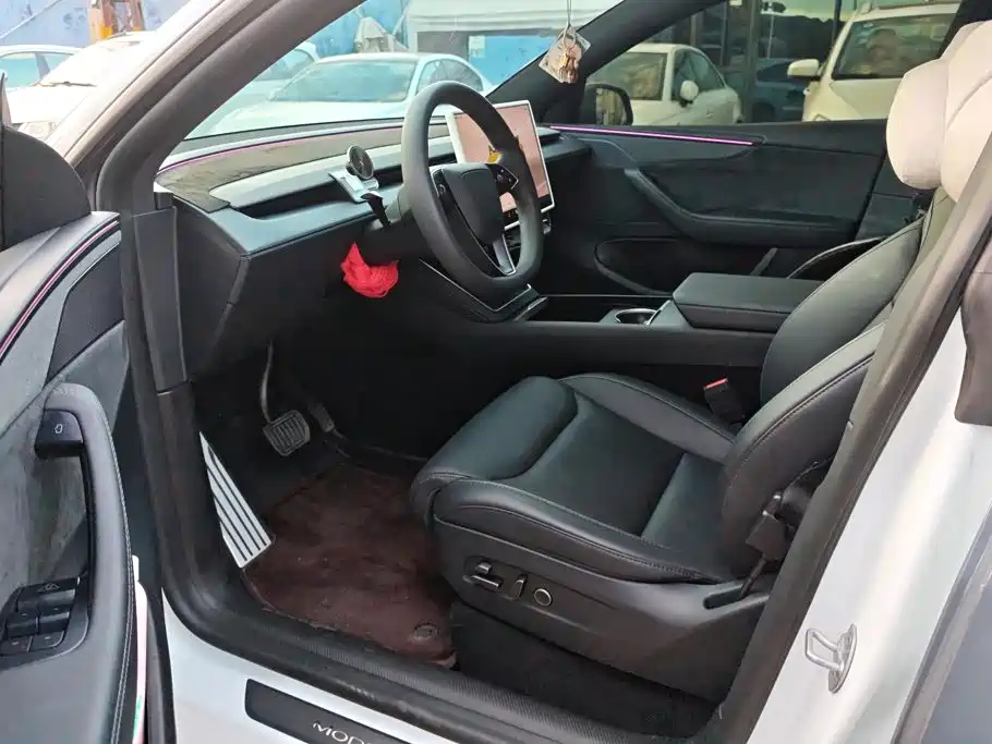 Tesla Model Y L — миниатюра 9