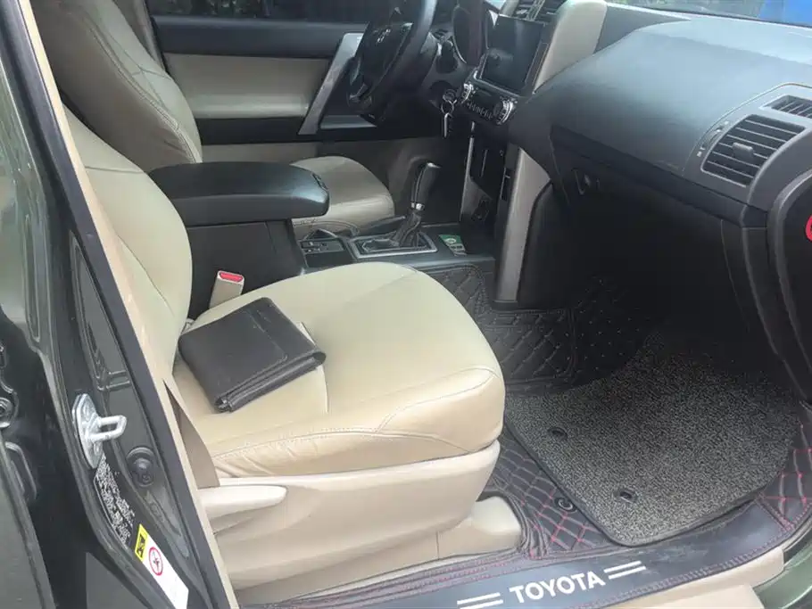 Toyota Land Cruiser Prado 2010 2.7L AT Standard