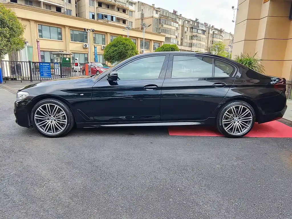 BMW 5 SERIES