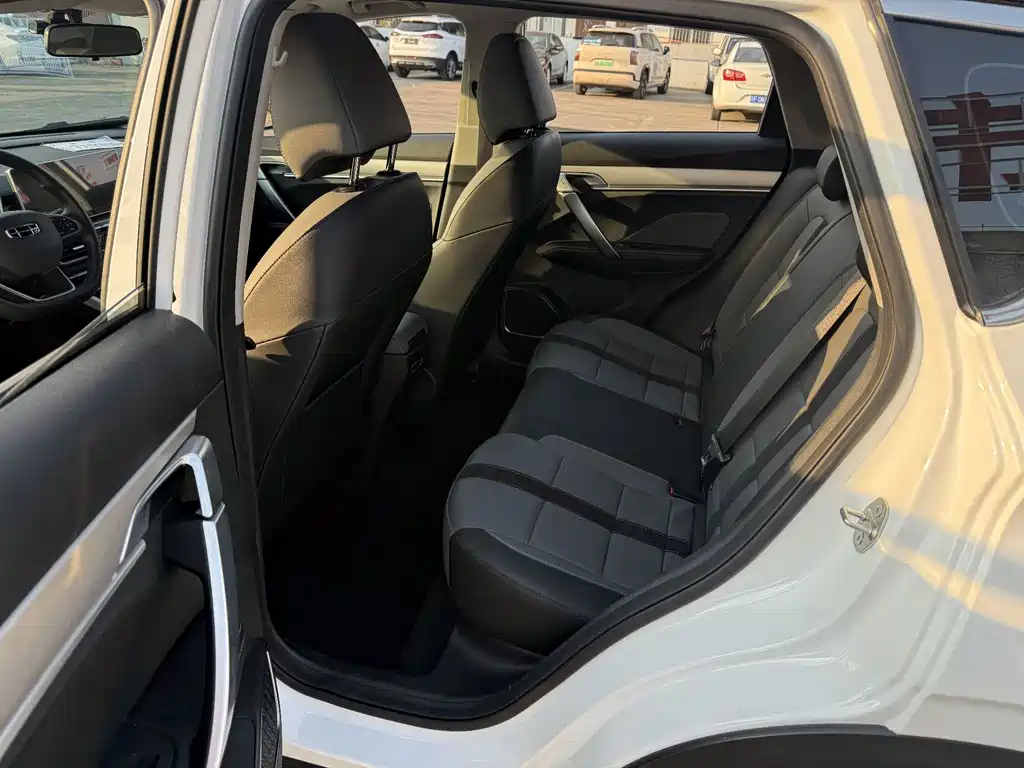 Geely Binyue — миниатюра 9