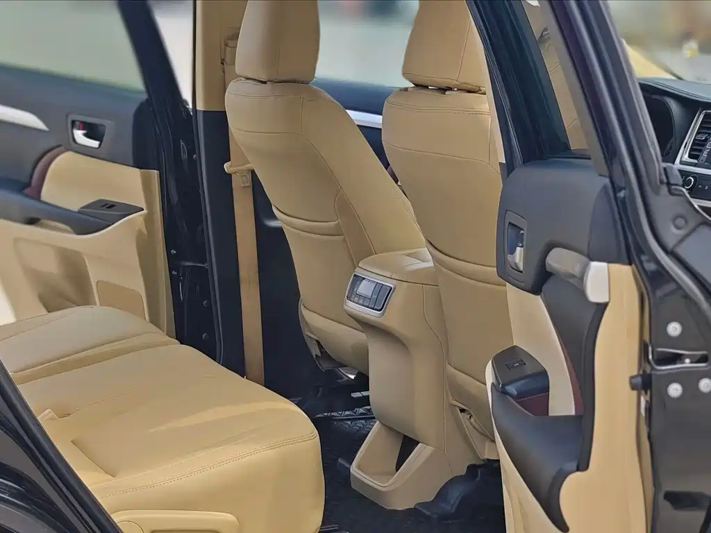 Toyota Highlander — миниатюра 8