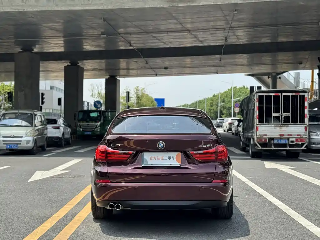 BMW 5 Series GT 5 GT 2014 528i Lead