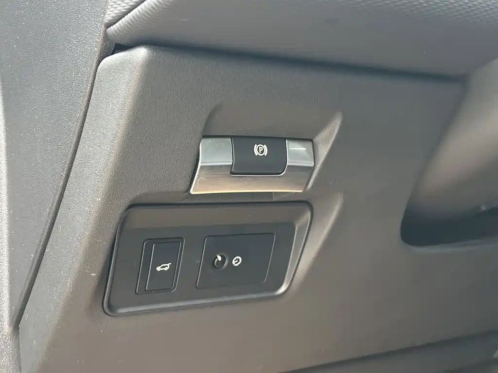 Land Rover Discovery Sport — миниатюра 10