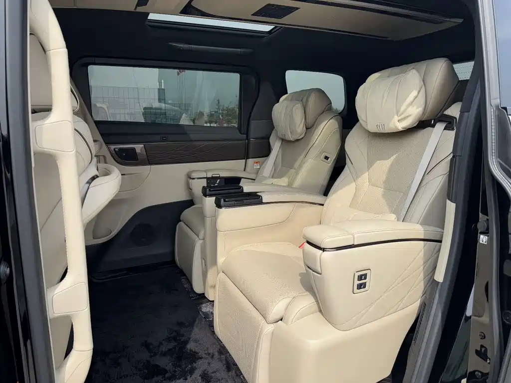Toyota Vellfire — миниатюра 25