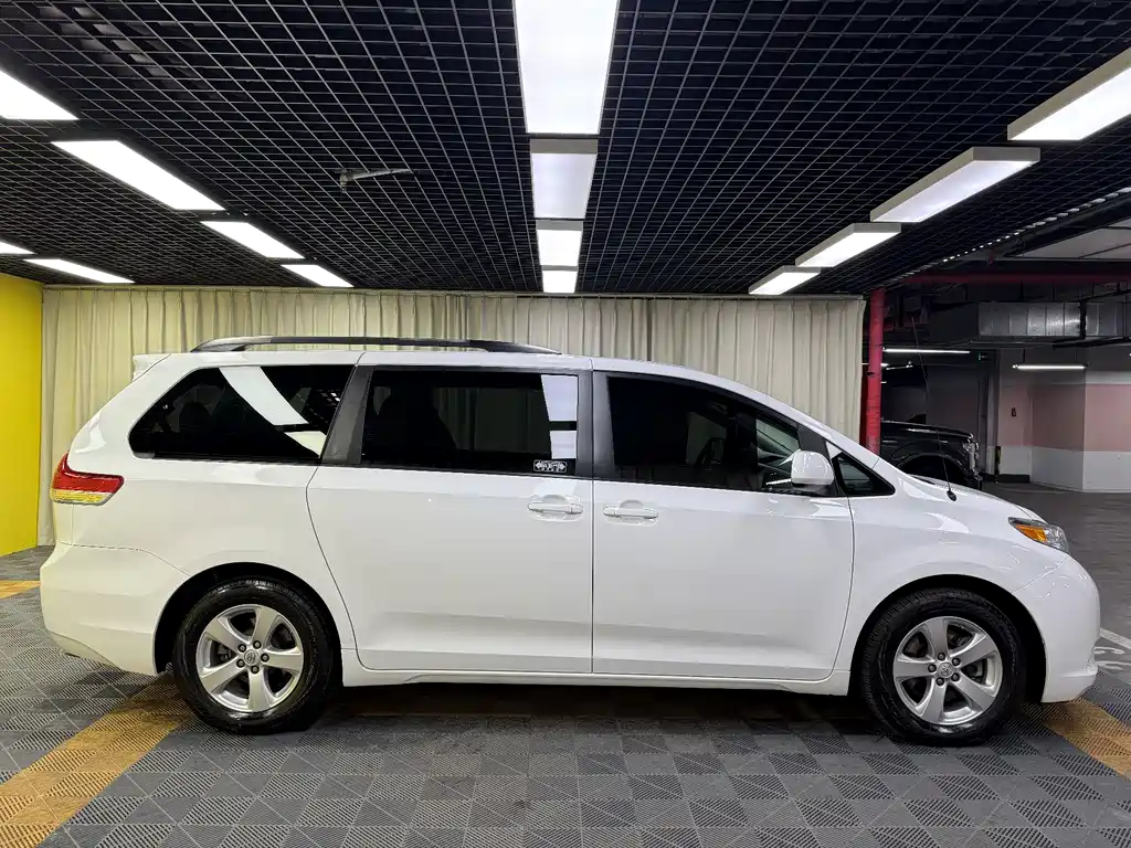 Toyota Sienna 3.5L 2WD LE, фото 7