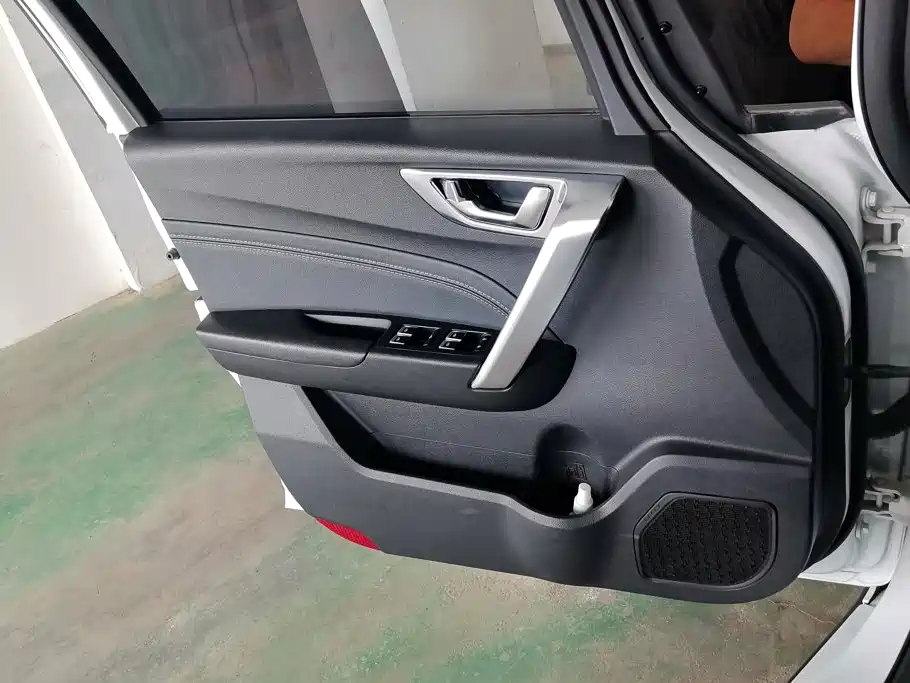 Geely Vision X3 — миниатюра 7