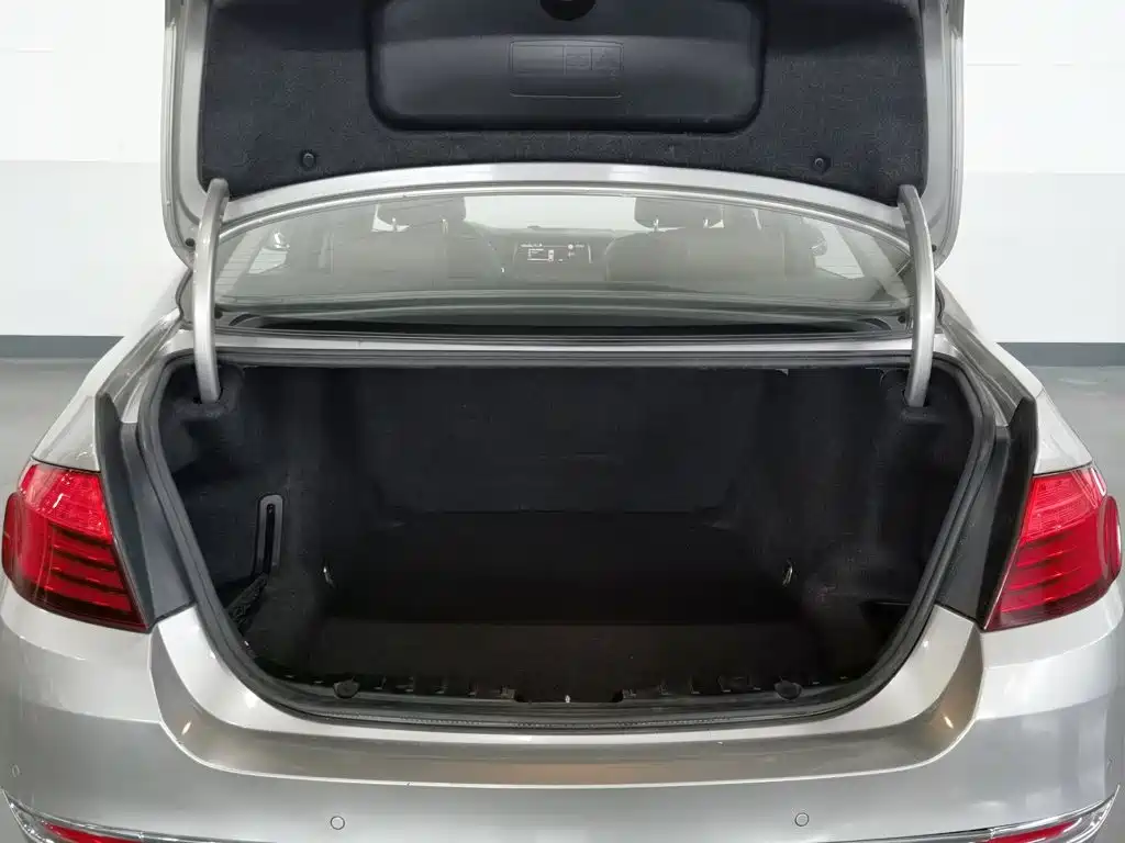 BMW 5 Series — миниатюра 16