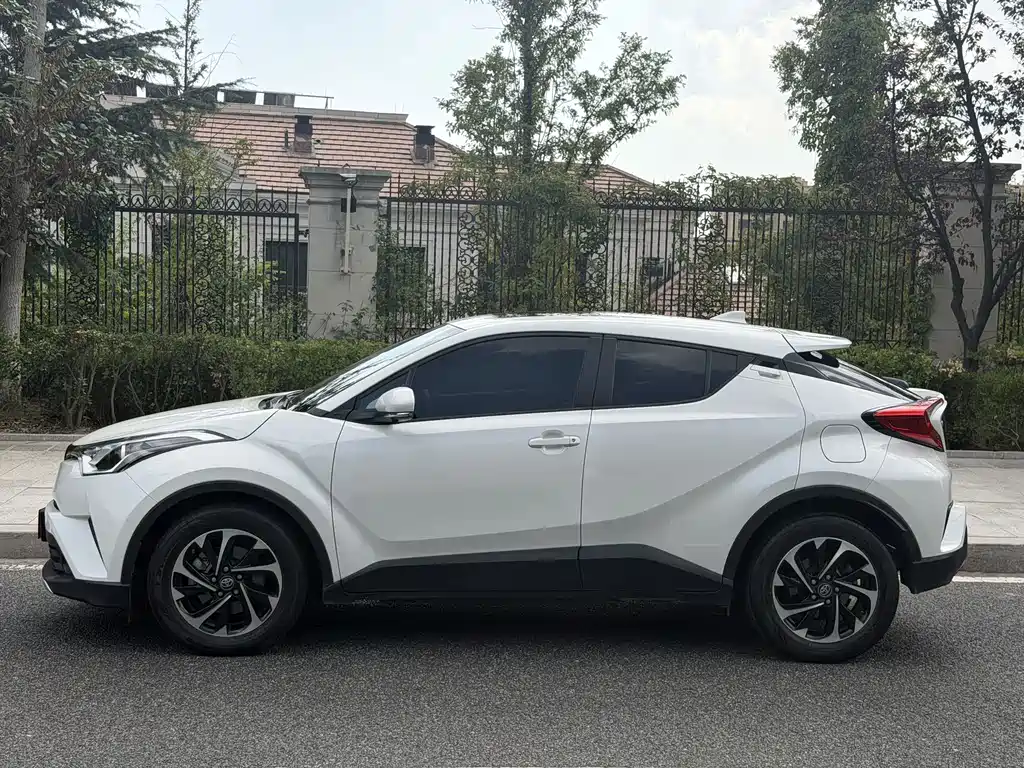 Toyota IZOA — миниатюра 3