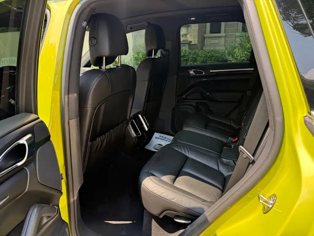 Porsche Cayenne — миниатюра 7