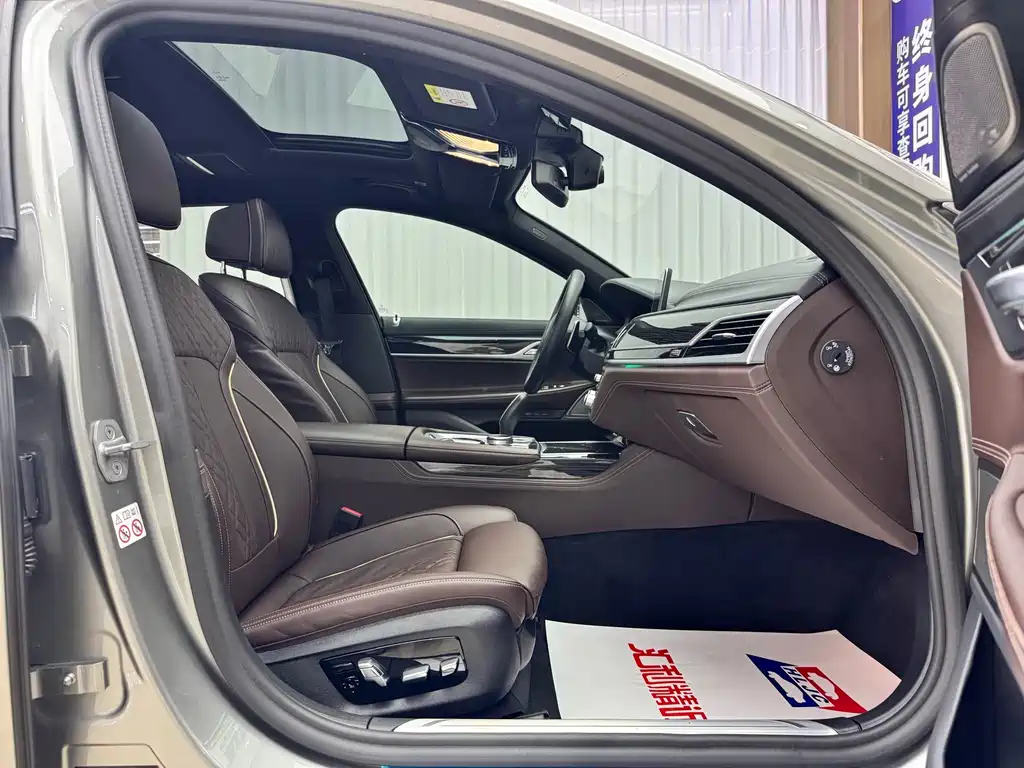 BMW 7 Series — миниатюра 16