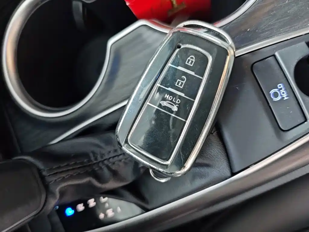Toyota Camry — миниатюра 9