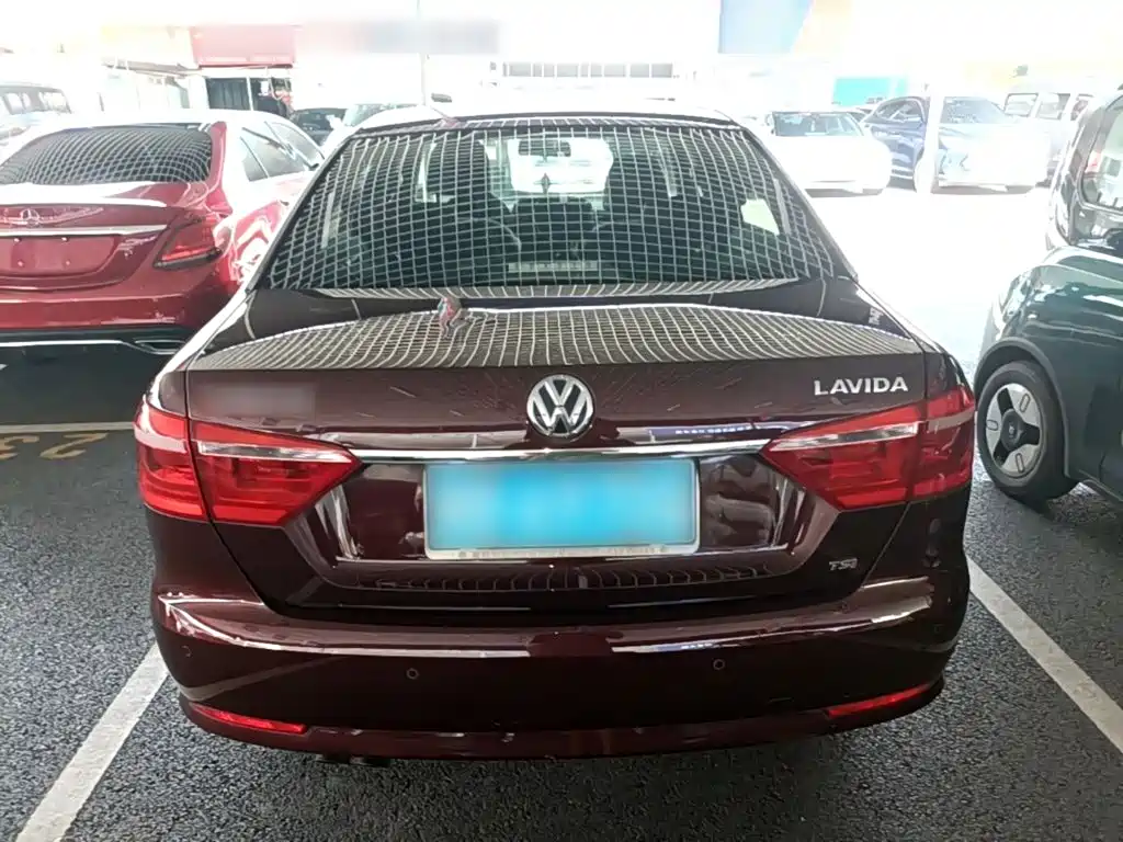 Volkswagen Lavida — миниатюра 6