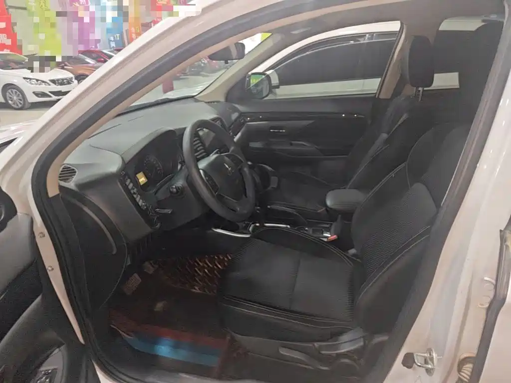 Mitsubishi Outlander — миниатюра 16