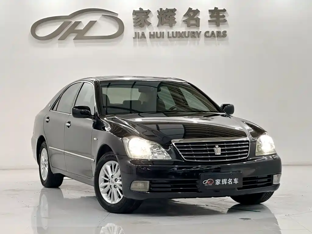 Toyota Crown — миниатюра 3