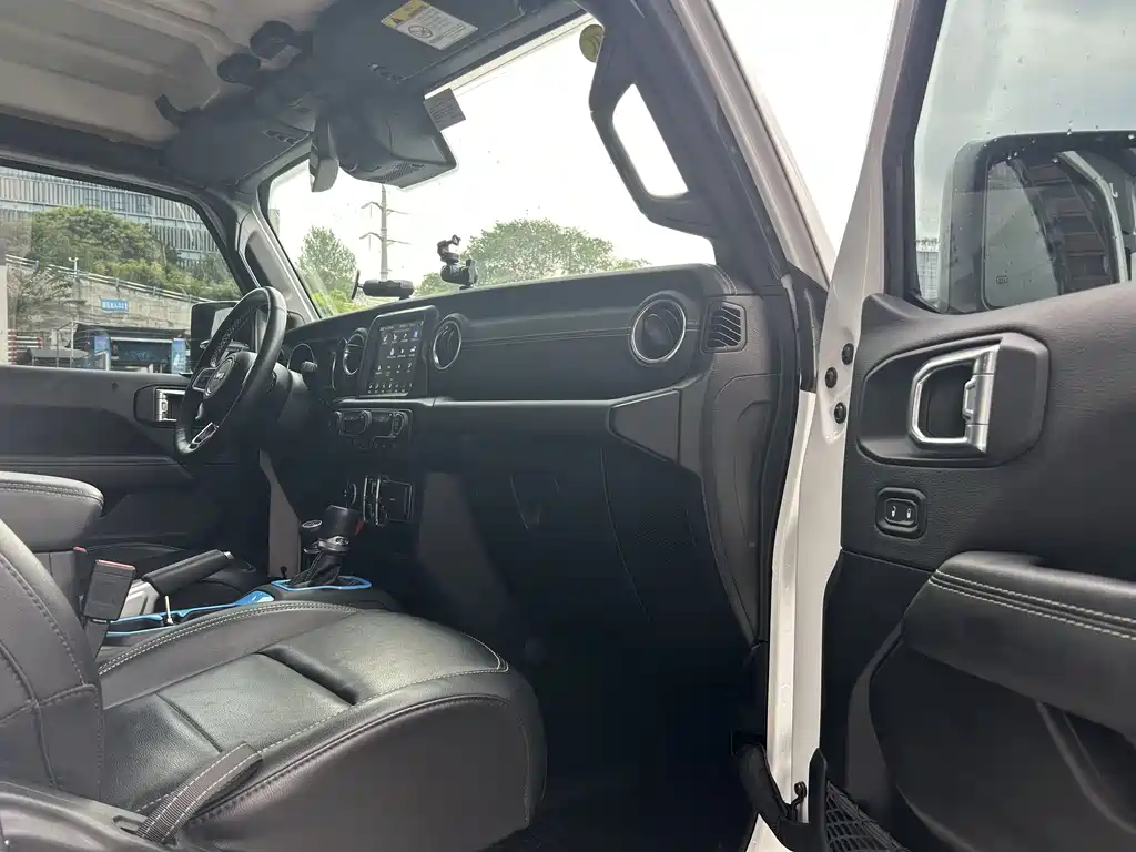 Jeep Wrangler PHEV 4-door 2.0T 4xe Sahara, фото 7