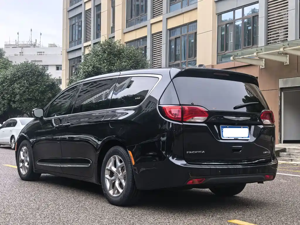 Chrysler Grand Voyager (Import) — миниатюра 6