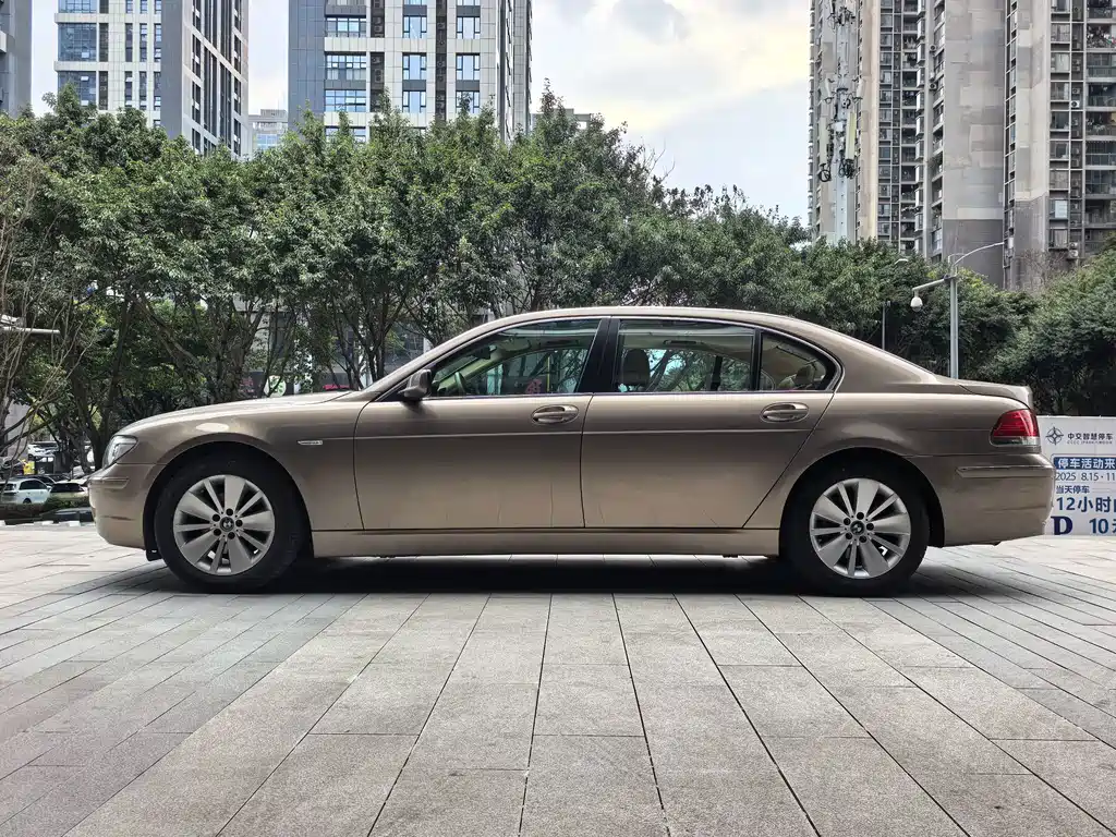 BMW 7 Series — миниатюра 2