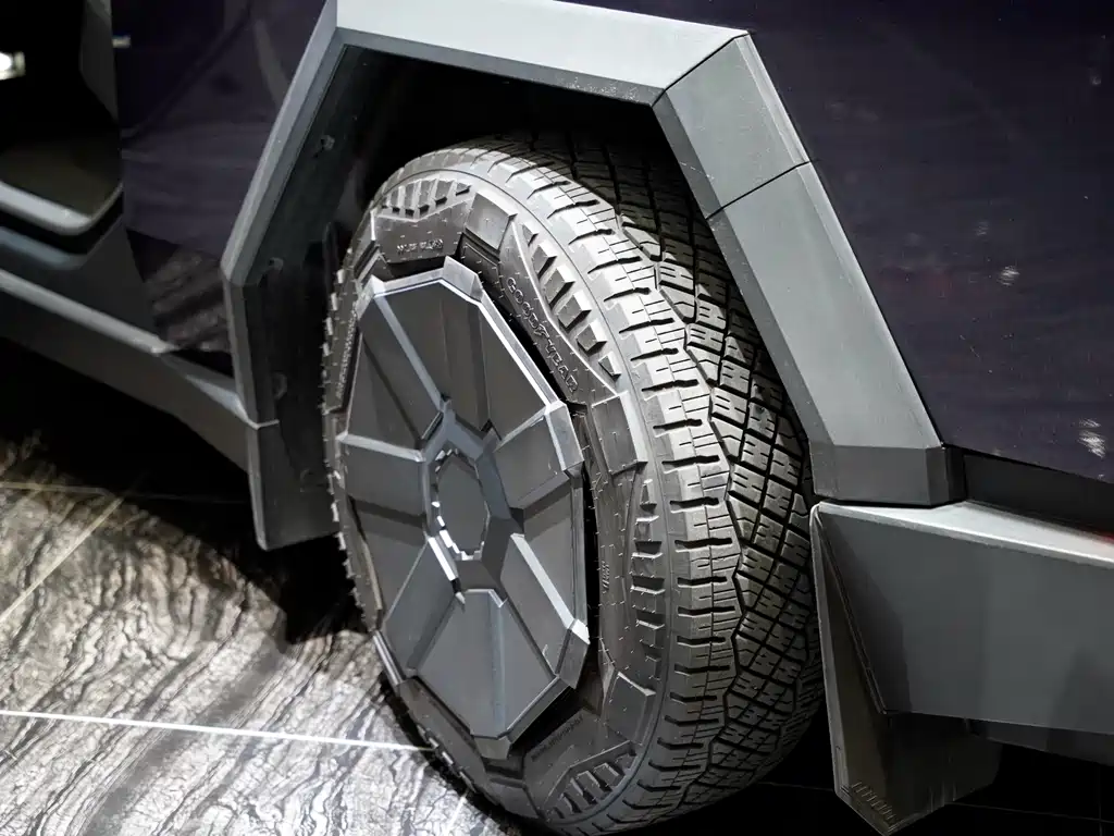 Tesla Cybertruck 2025 Electric