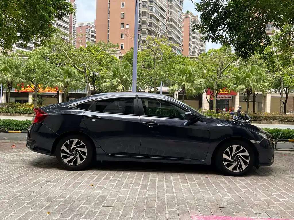 Honda Civic — миниатюра 10
