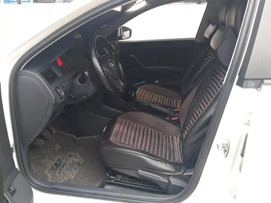 Volkswagen Santana — миниатюра 9