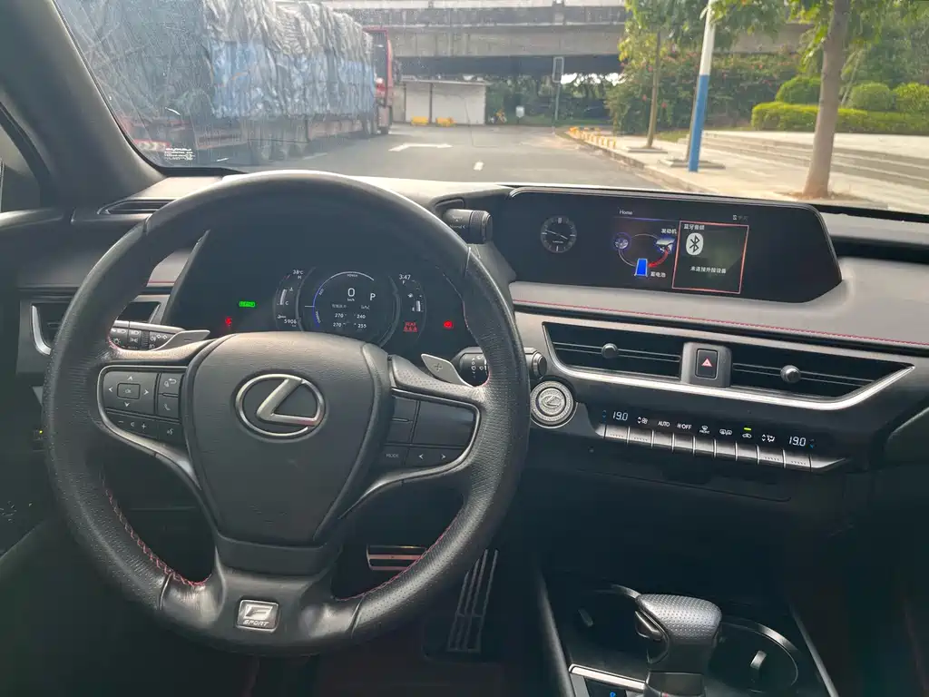 Lexus UX — фотографии объявления, Фото 30