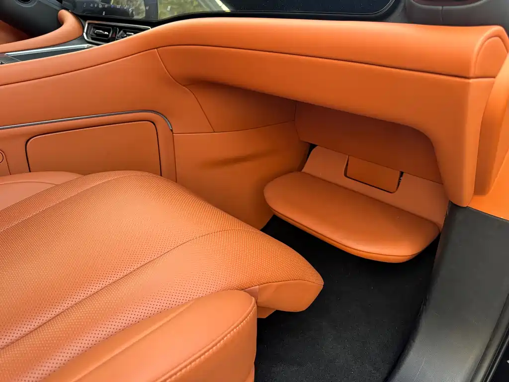 AITO ASK THE WORLD M9