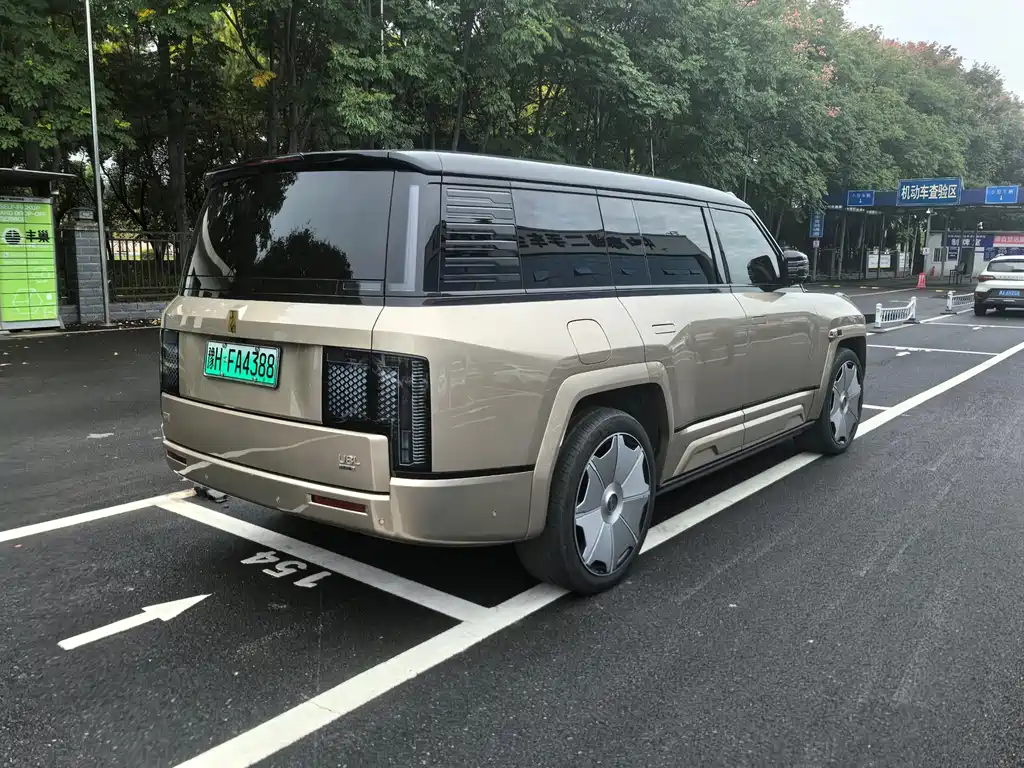 Yangwang Yangwang U8 L — миниатюра 7