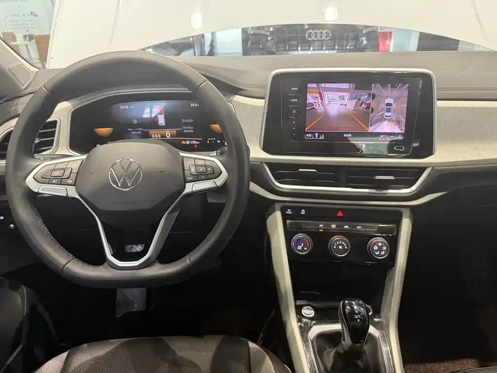 Volkswagen T-Roc — миниатюра 14