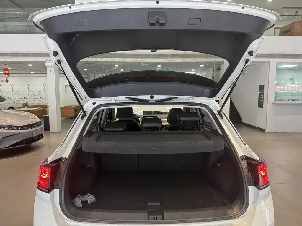 Volkswagen T-Roc — миниатюра 20