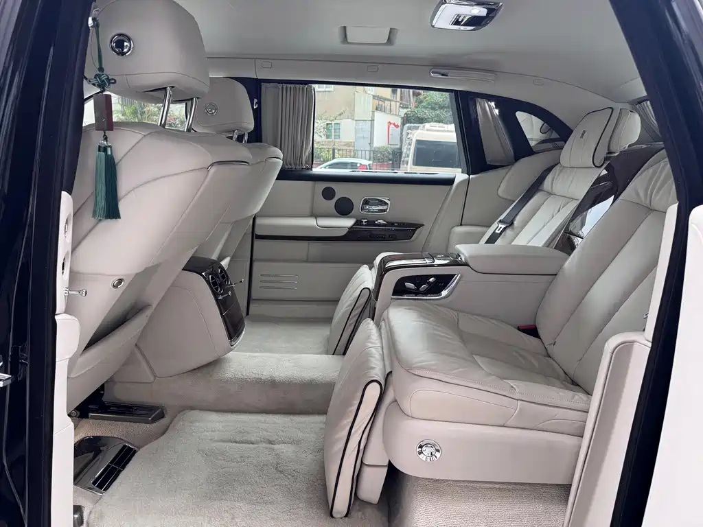 Rolls-Royce Phantom — миниатюра 8