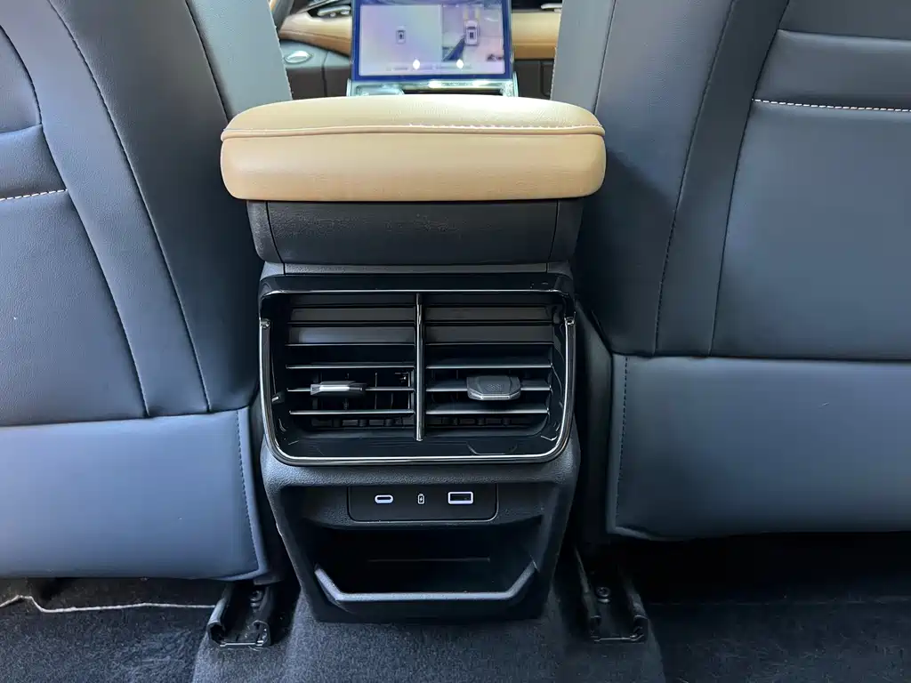Geely Boyue L — миниатюра 18