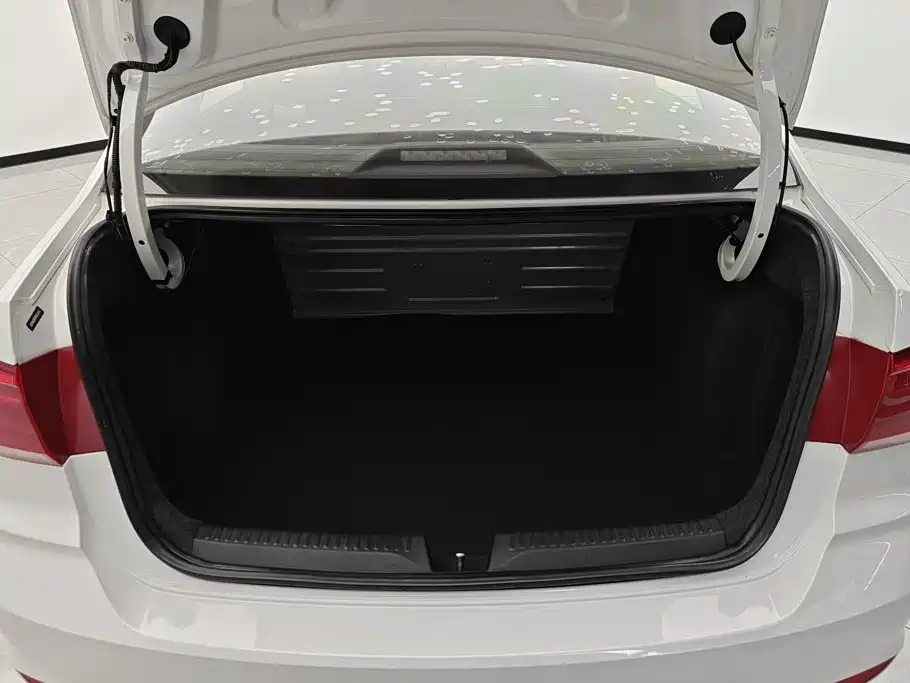 Volkswagen Santana — миниатюра 4