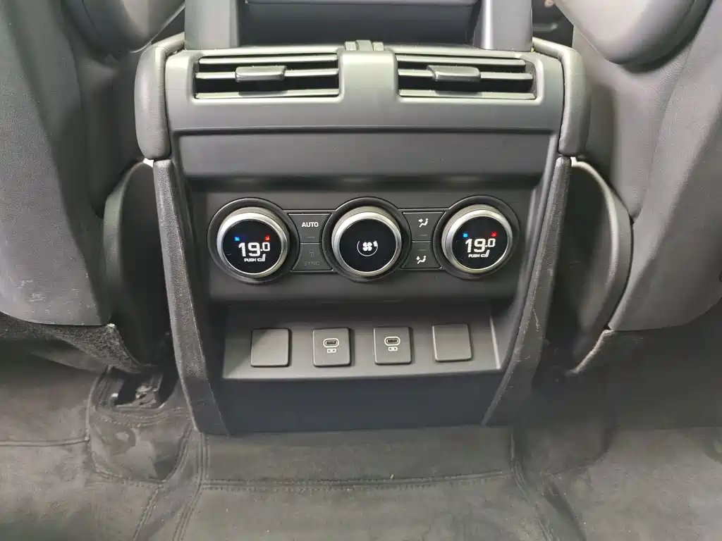 Land Rover Defender — миниатюра 21