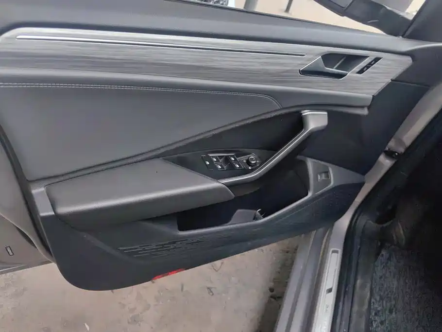 Volkswagen Sagitar — миниатюра 7