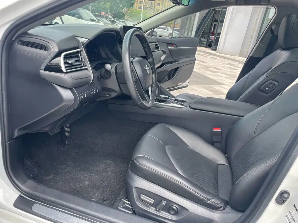 Toyota Camry — миниатюра 10
