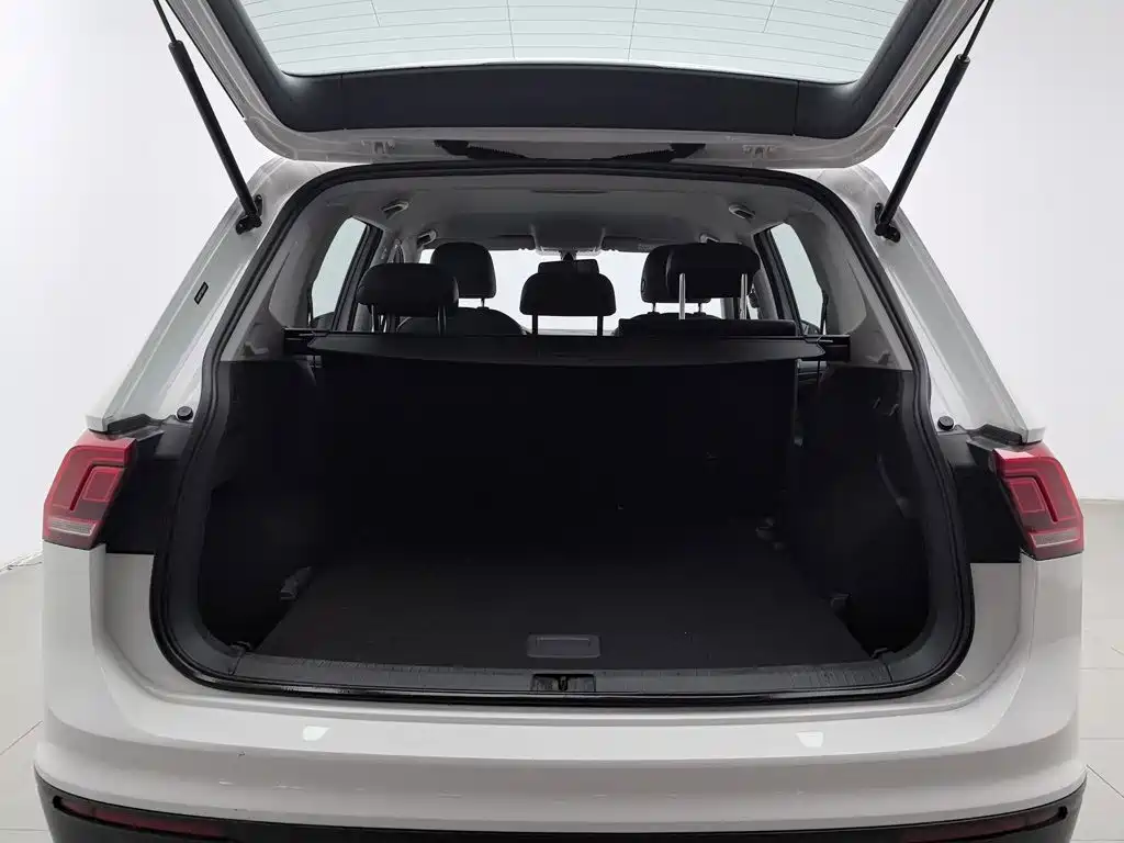 Volkswagen Tiguan L — миниатюра 16