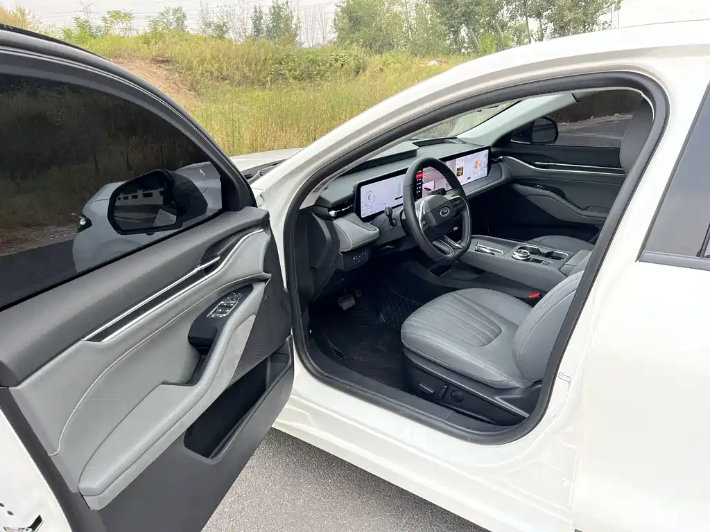 Ford Mondeo — миниатюра 9