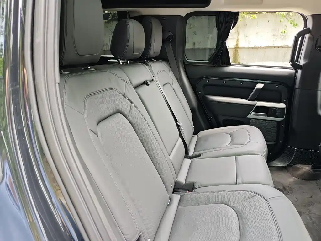 Land Rover Defender — миниатюра 9