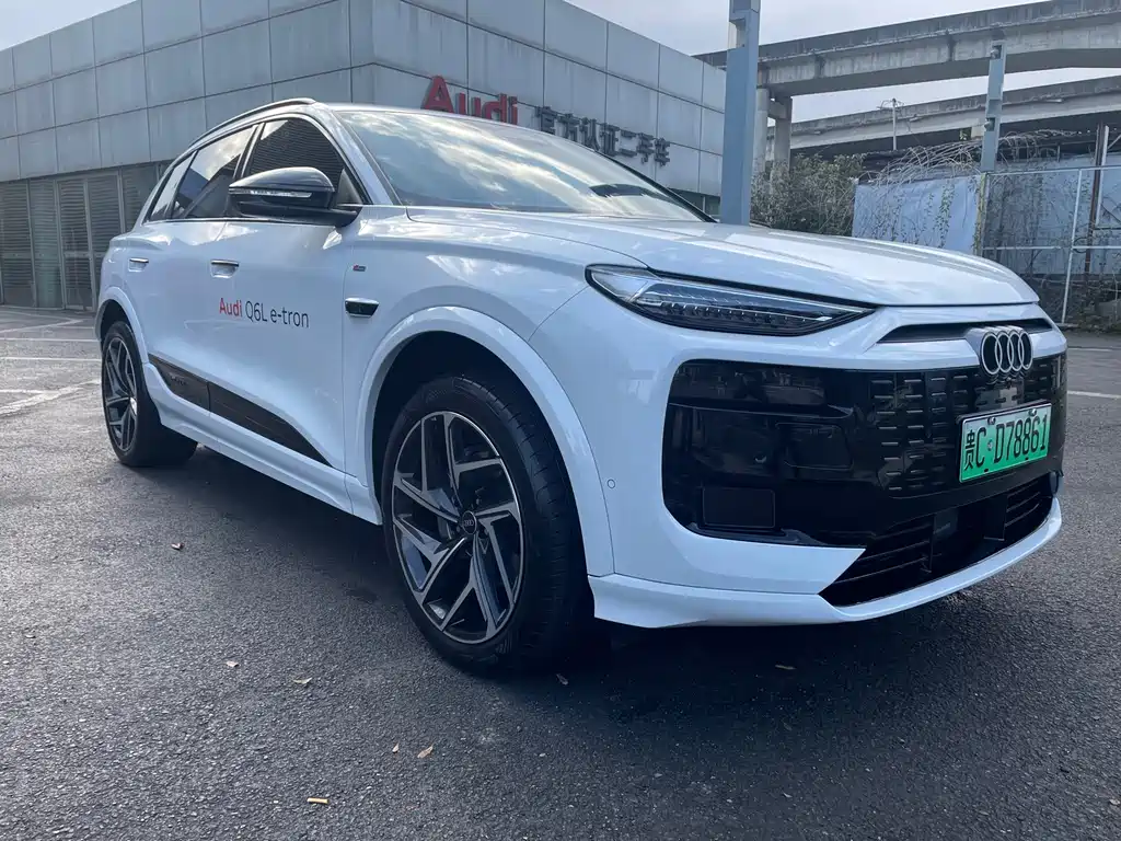 AUDI Q6L E TRON