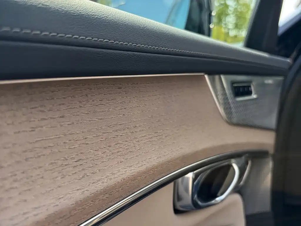 Volvo XC90 PHEV — миниатюра 8