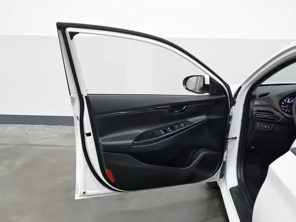 Hyundai Elantra — миниатюра 8