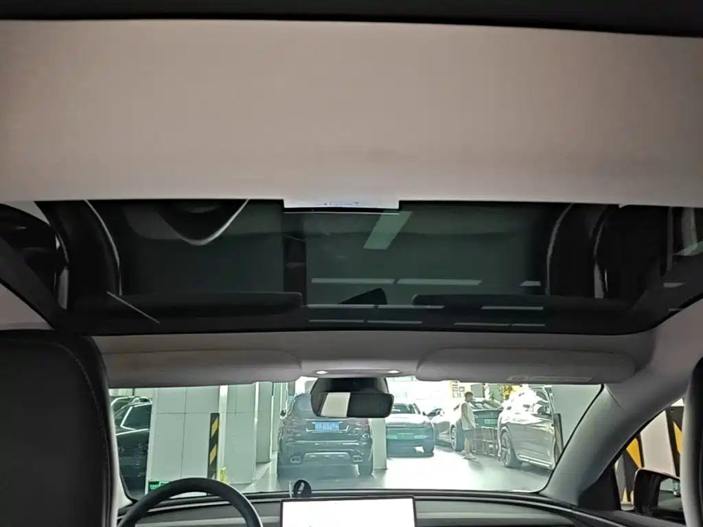 Tesla Model 3 — миниатюра 18