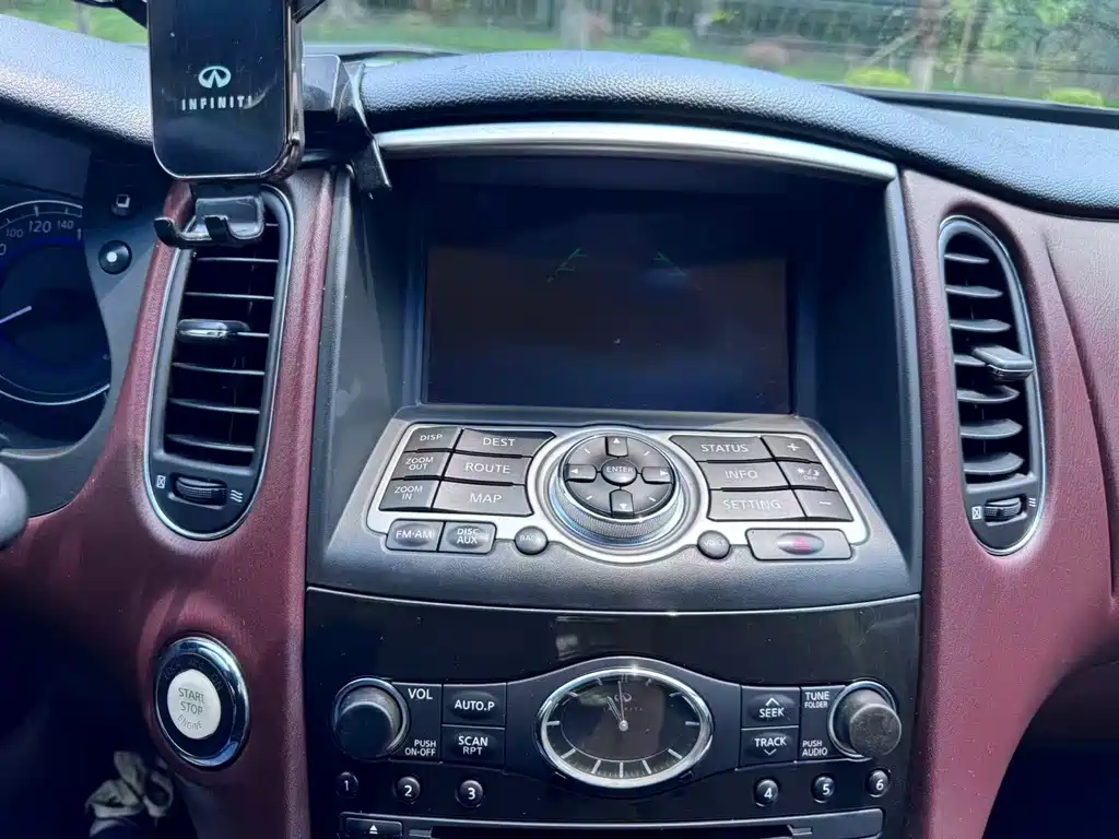 Infiniti QX50 — миниатюра 10