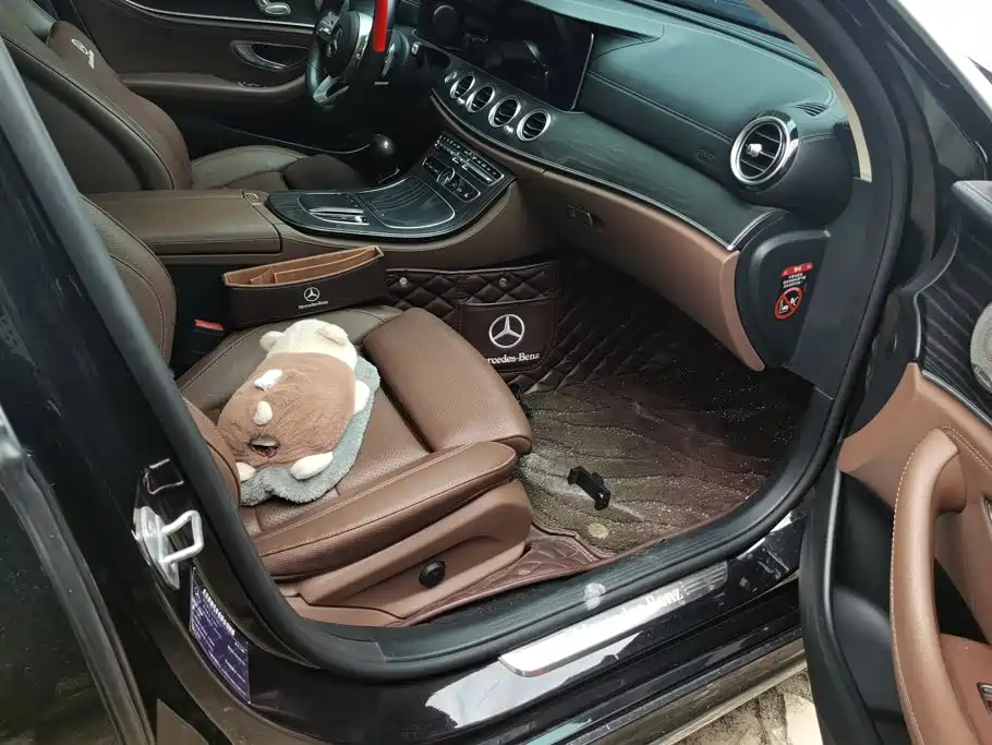 Mercedes-Benz E-Class — миниатюра 8