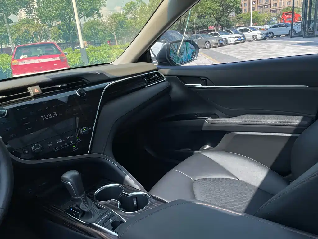 Toyota Camry — миниатюра 20