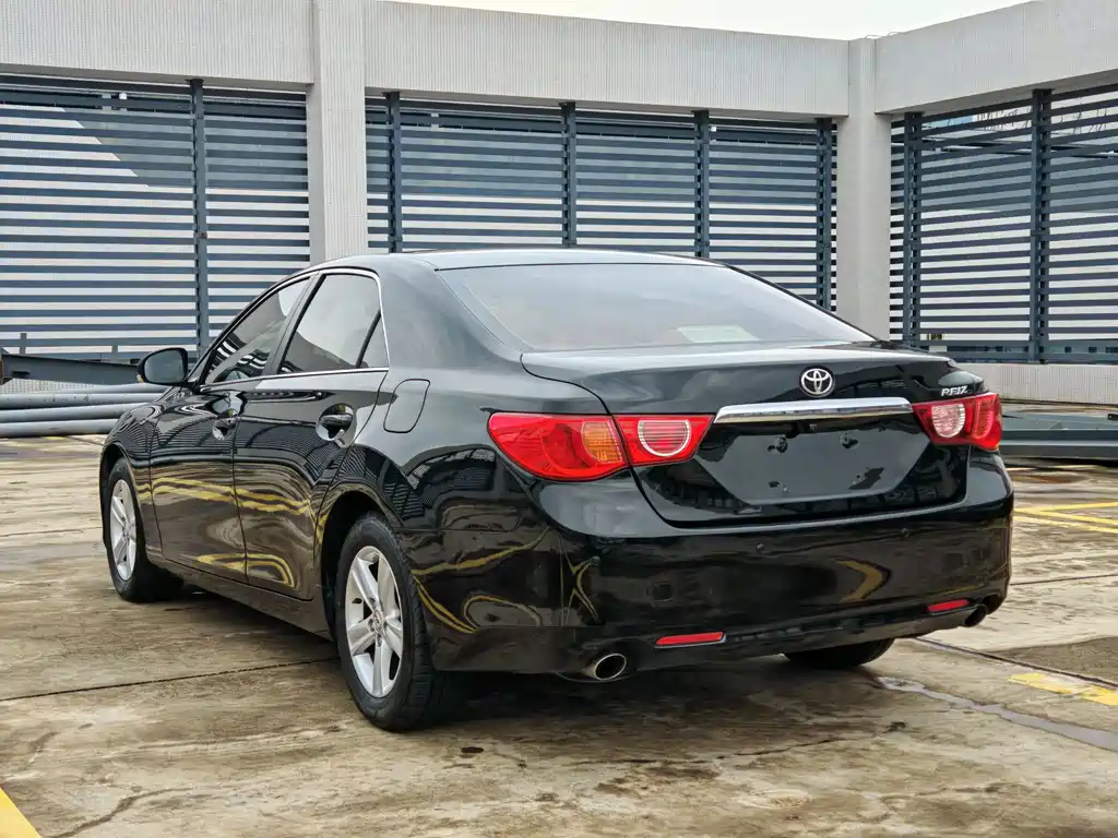 Toyota Reiz — миниатюра 5