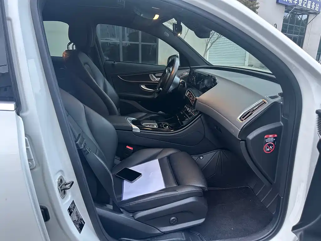 Mercedes-Benz EQC — миниатюра 10
