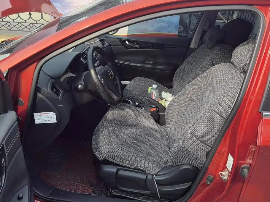 Nissan Tiida — миниатюра 9
