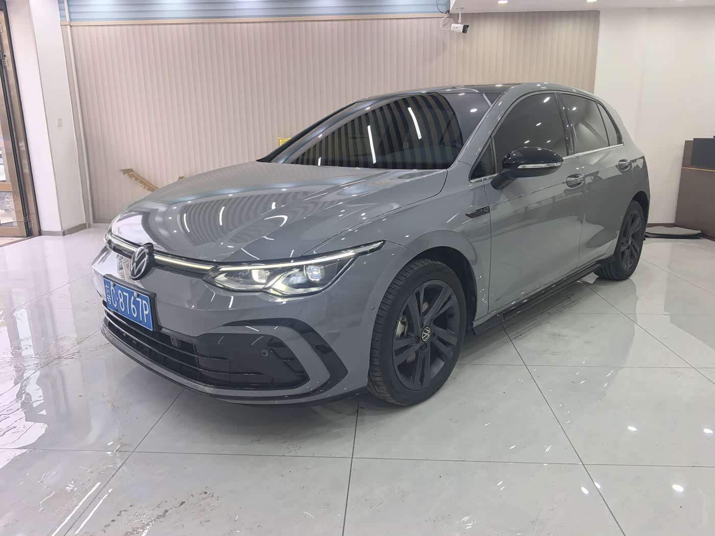 Volkswagen Golf 1.4 л 2023 г. Серебристо-серый, пробег 27000 км